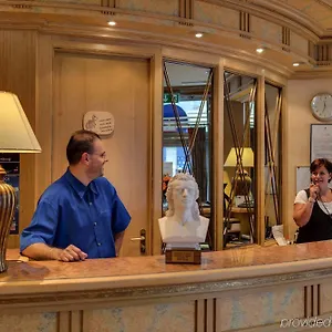 4* فندق إيه دبليو إيه